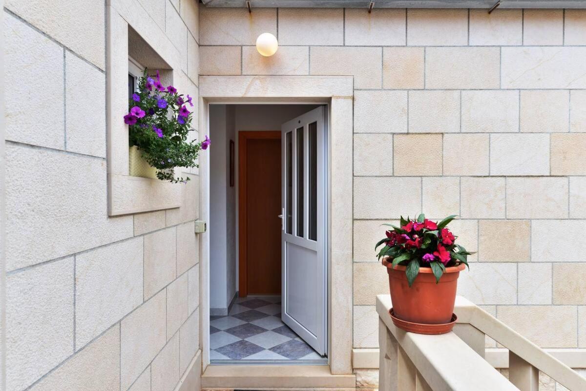 Apartments Katarina ボル エクステリア 写真
