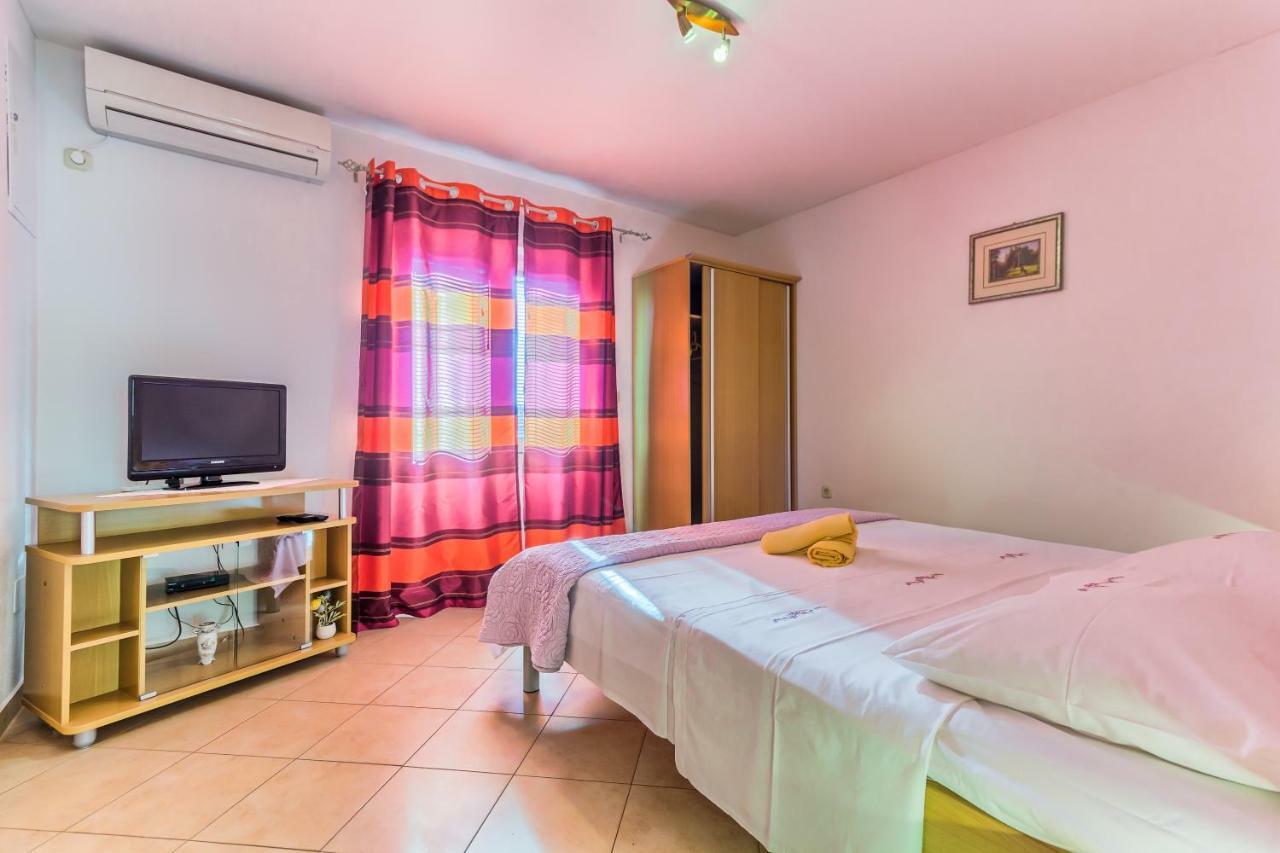 Apartments Katarina ボル エクステリア 写真